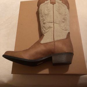 NWT Cream  and Tan cowboy boots😊😊